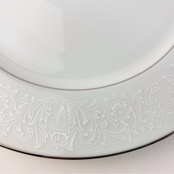 Crown Victoria "Lovelace" dinner plates set of four, vintage fine china, Japan - Picture 3 of 6